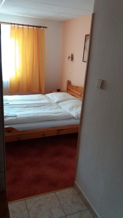 弗尔博韦茨酒店 Vrbovec 外观 照片
