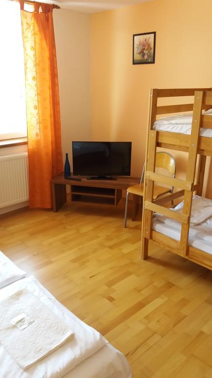 弗尔博韦茨酒店 Vrbovec 外观 照片