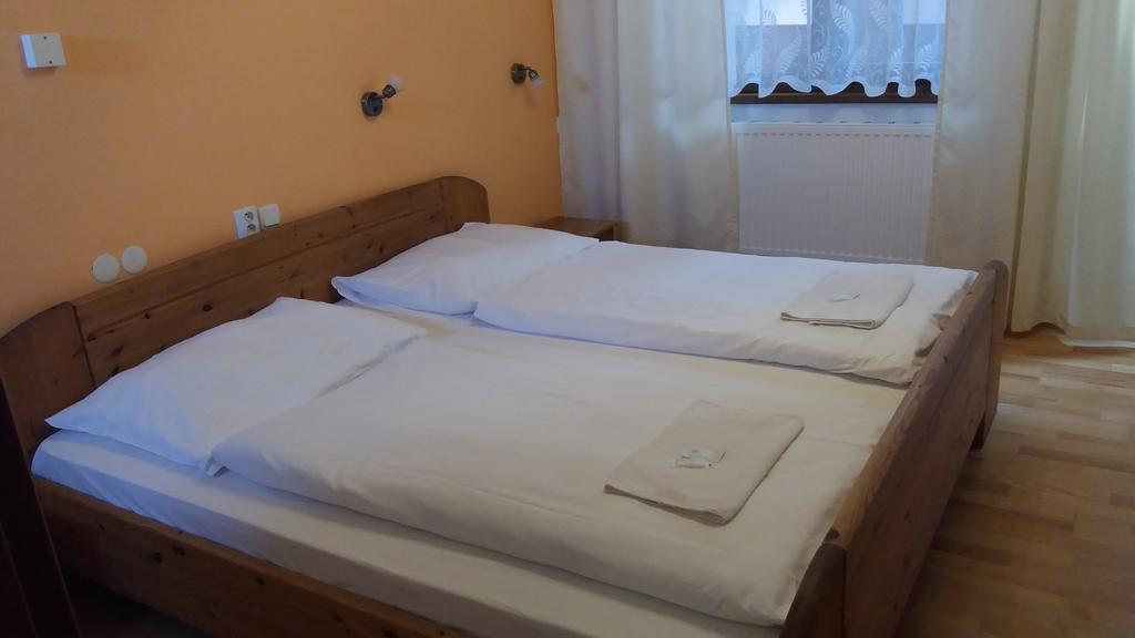 弗尔博韦茨酒店 Vrbovec 外观 照片