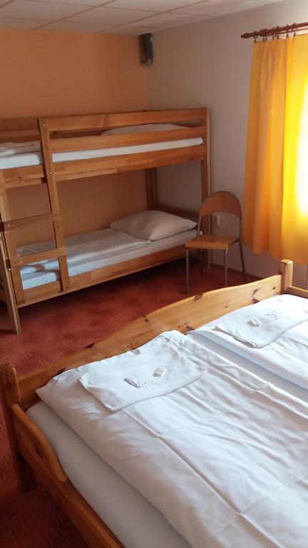 弗尔博韦茨酒店 Vrbovec 外观 照片