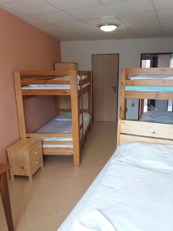 弗尔博韦茨酒店 Vrbovec 外观 照片