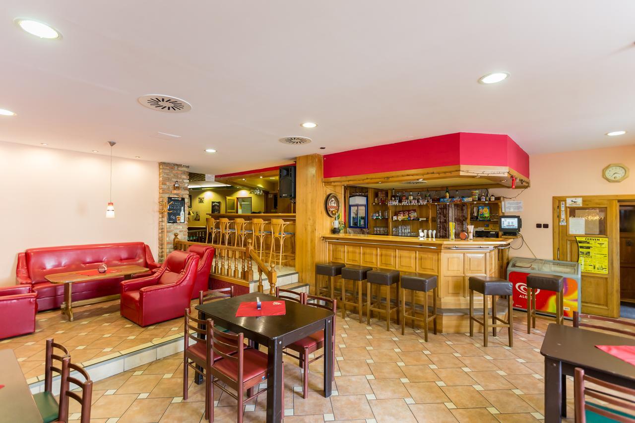 弗尔博韦茨酒店 Vrbovec 外观 照片